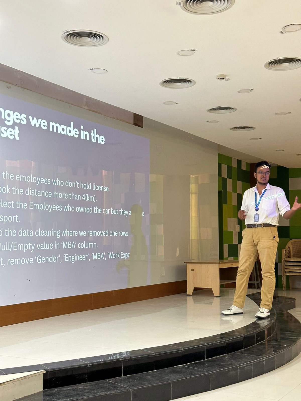 Skills Component Image of Sahil explaining about Machine Learning in a hackathon.